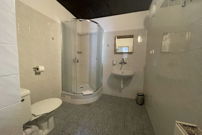 Hotel Lomnice - dvoulůžkový pokoj - koupelna